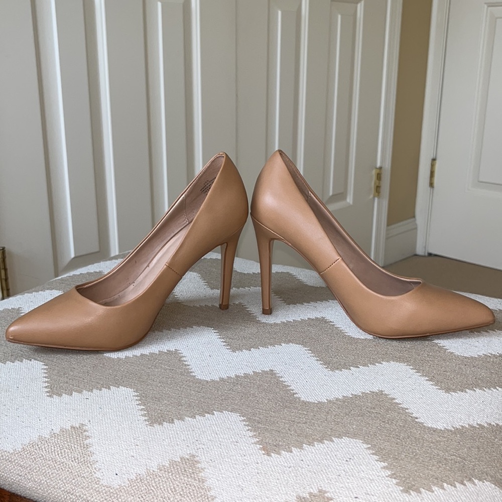 Tan Heels - Picture 3 of 6